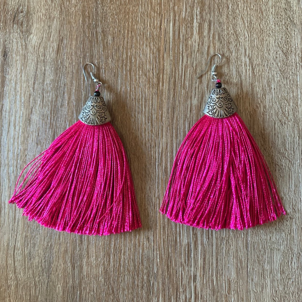super cute handmadeโ boho fuchsia pink tassel dangle earrings